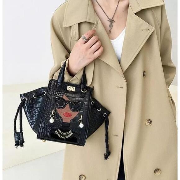 Vintage Style Square Shaped Handbag In Black - Picture 5 of 7